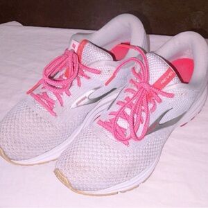 Brooks Revel Women's Mesh White Pink Lace Up Athletic Sneaker 120281-1B-028